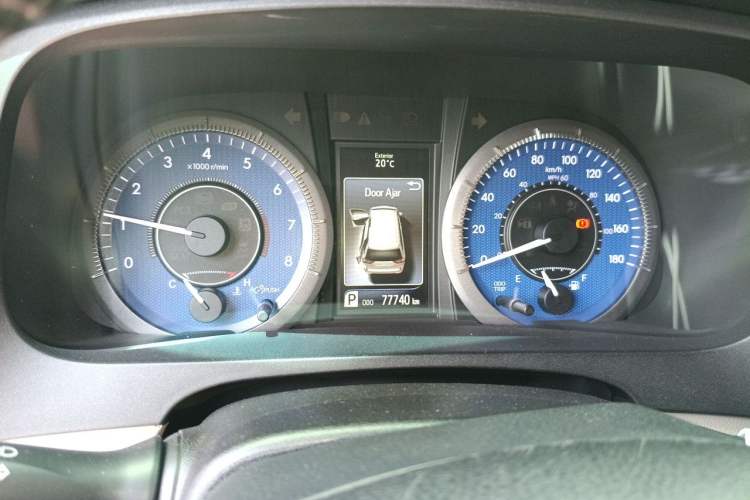 Used Toyota SIENNA 2015 3.5L Automatic 7-Seater Parallel Import Instrument Cluster