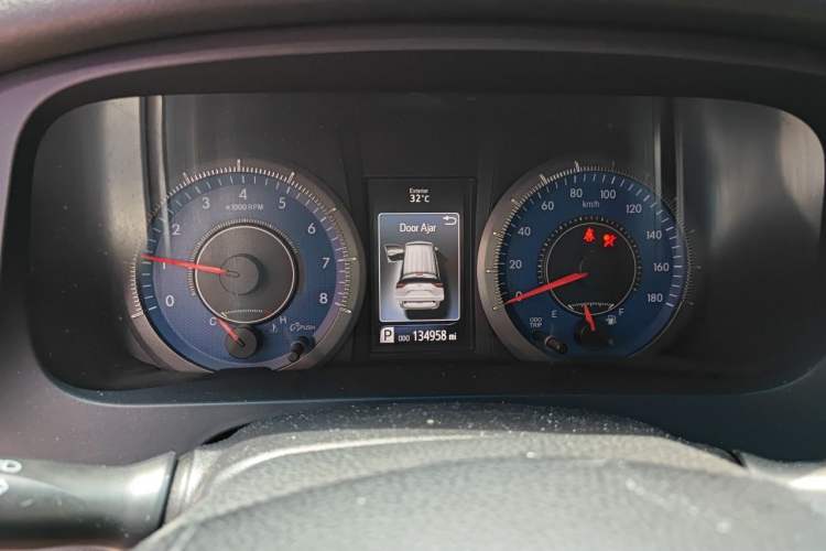 Used Toyota SIENNA  Instrument Cluster