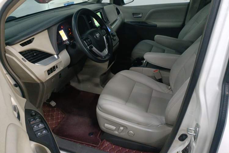 Used Toyota SIENNA 2015 3.5L Two-Wheel Drive LE Interior 1