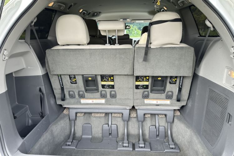 Used Toyota SIENNA 2015 3.5L Two-Wheel Drive L Interior 10