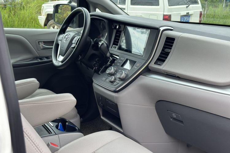 Used Toyota SIENNA 2015 3.5L Two-Wheel Drive L Interior 11