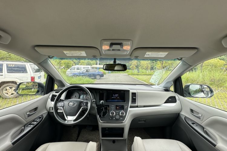 Used Toyota SIENNA 2015 3.5L Two-Wheel Drive L Interior 2