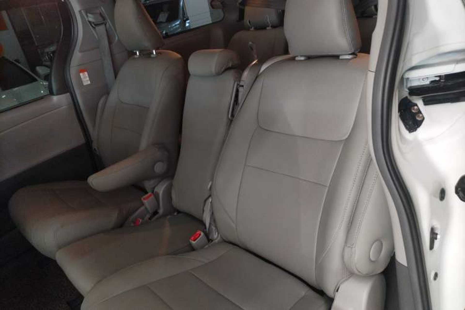 Used Toyota SIENNA 2015 3.5L Two-Wheel Drive L Interior 4