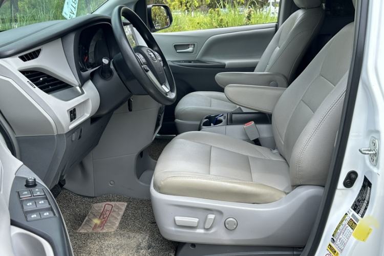 Used Toyota SIENNA 2015 3.5L Two-Wheel Drive L Interior 6