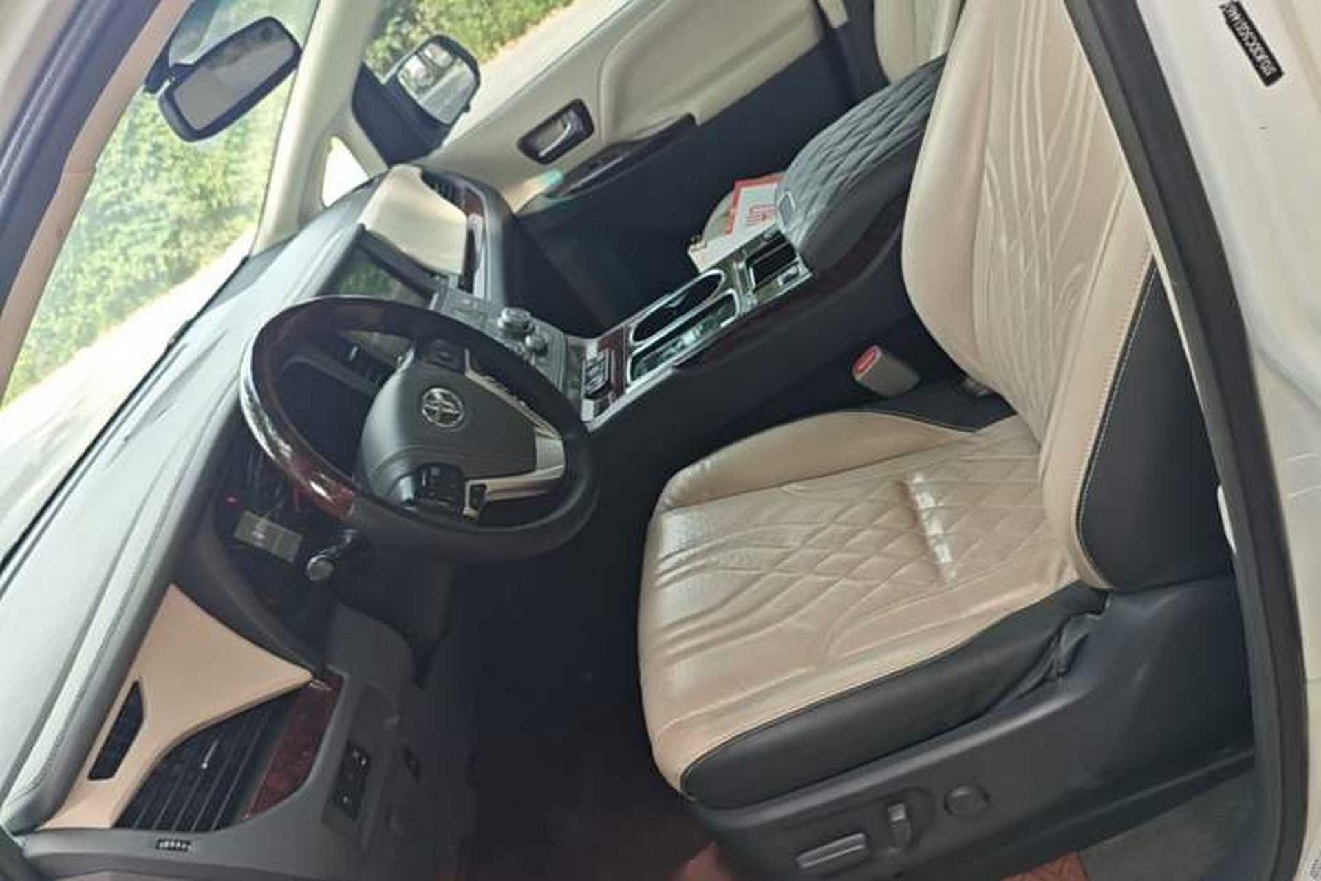 Used Toyota SIENNA 2015 3.5L 4WD LE Gasoline U.S. Specification Left Front Seat