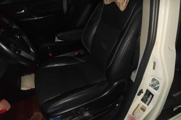 Used Toyota SIENNA 2015 3.5L Two-Wheel Drive LE U.S. Specification Left Front Seat