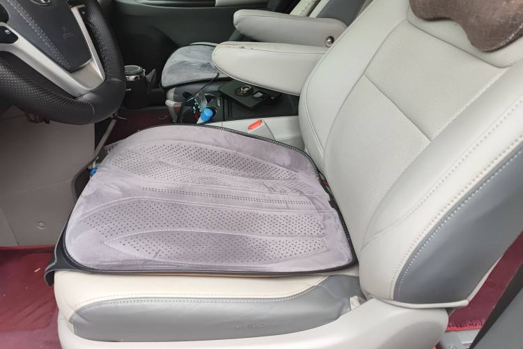 Used Toyota SIENNA 2015 3.5L Two-Wheel Drive LE Left Front Seat