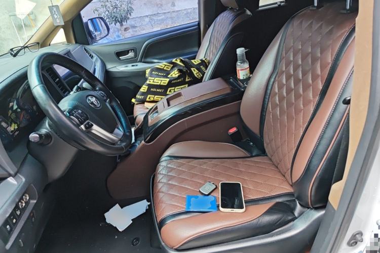 Used Toyota SIENNA  Left Front Seat
