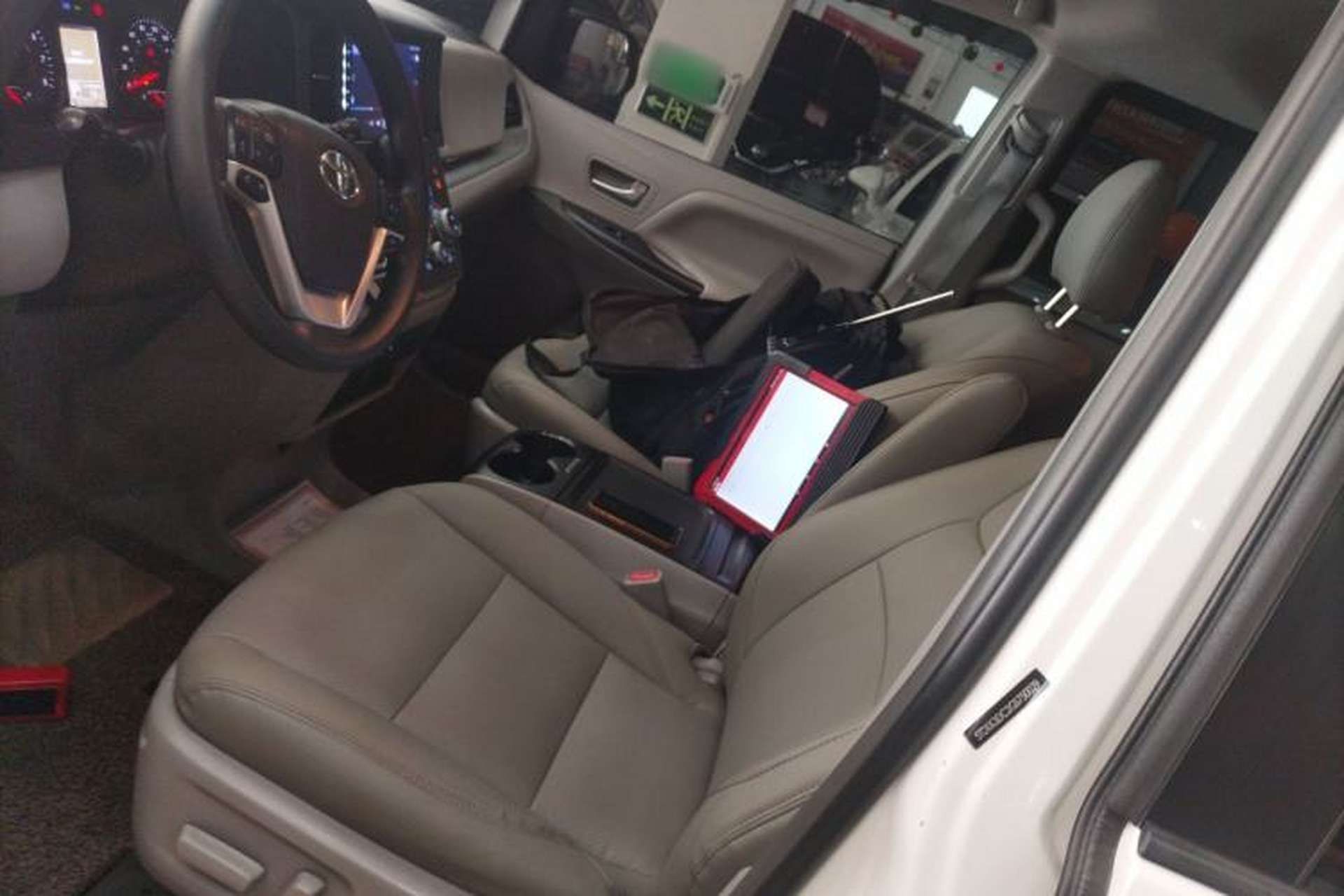 Used Toyota SIENNA 2015 3.5L Two-Wheel Drive L Left Front Seat
