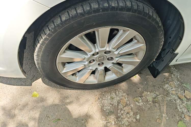 Used Toyota SIENNA 2015 3.5L 4WD LE Gasoline U.S. Specification Left Front Wheel Hub