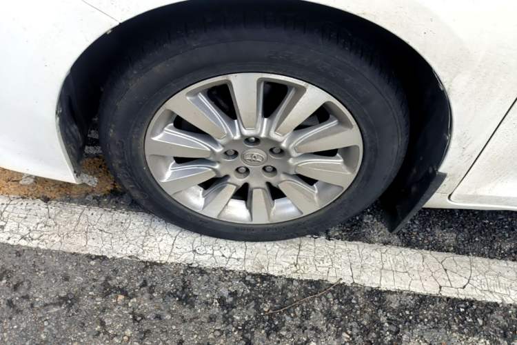 Used Toyota SIENNA 2015 3.5L Automatic 7-Seater Parallel Import Left Front Wheel Hub