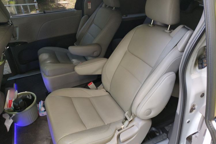 Used Toyota SIENNA 2015 3.5L Two-Wheel Drive LE Left Rear Seat
