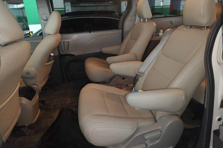 Used Toyota SIENNA 2015 3.5L Two-Wheel Drive LE Left Rear Seat