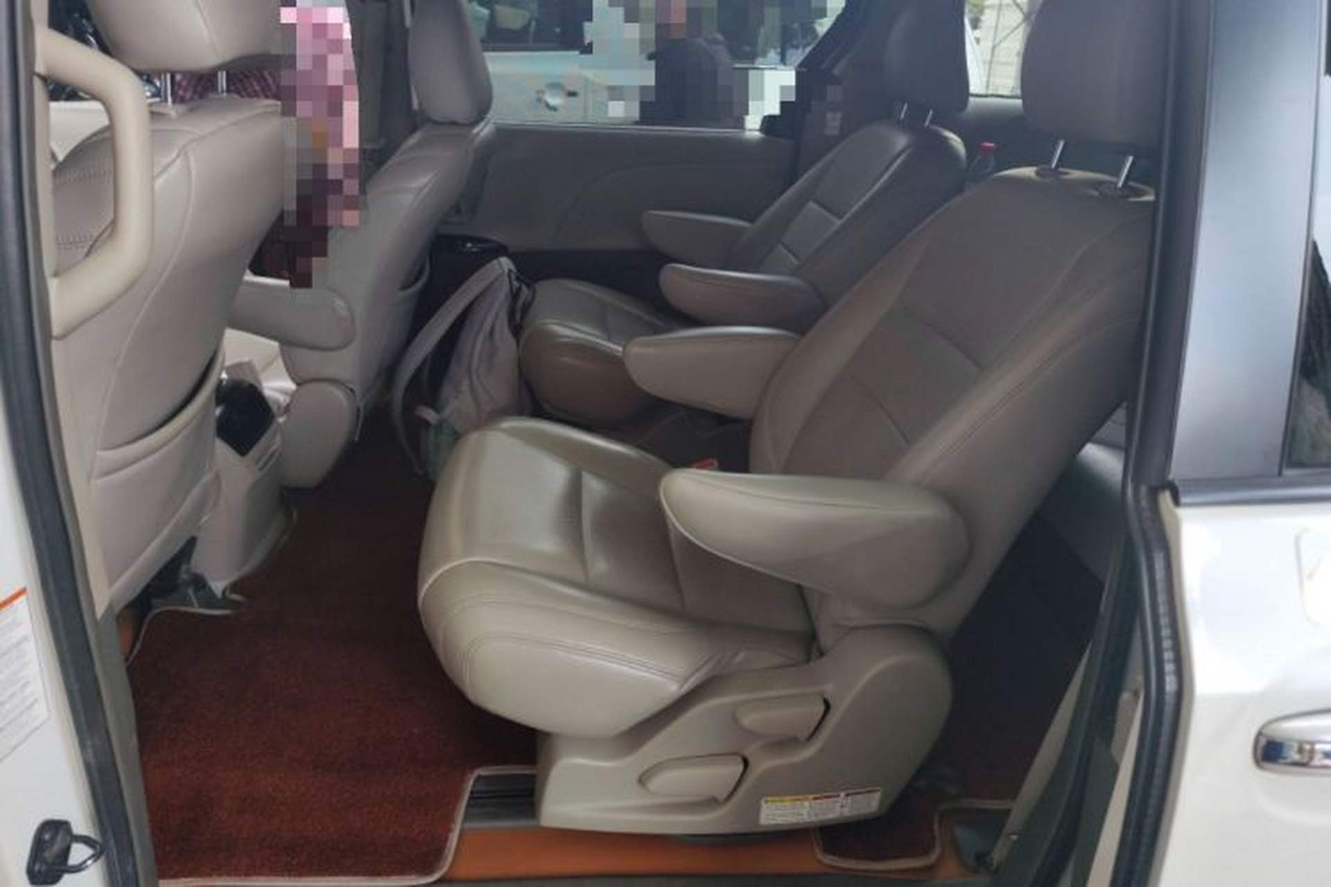 Used Toyota SIENNA 2015 3.5L 4WD LE Gasoline U.S. Specification Left Rear Seat