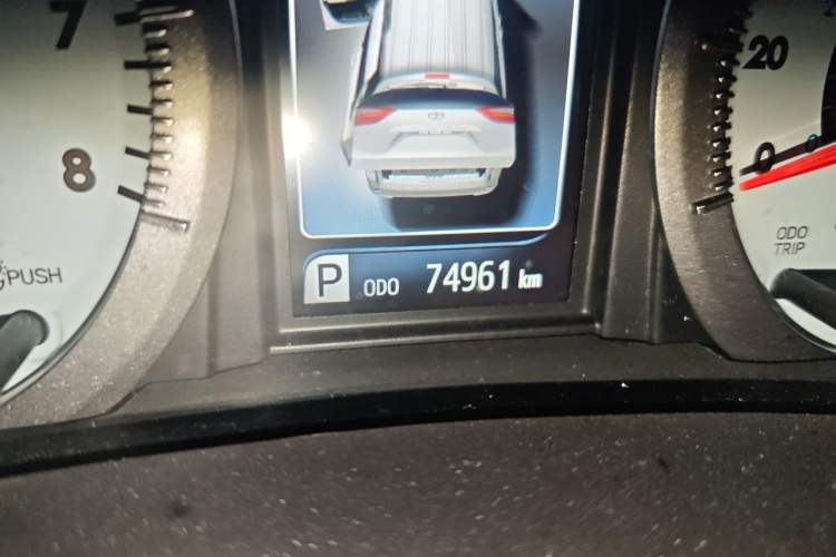 Used Toyota SIENNA 2015 3.5L Two-Wheel Drive LE U.S. Specification Odometer Close Up