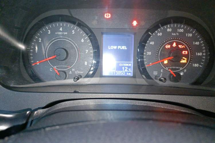 Used Toyota SIENNA 2015 3.5L Two-Wheel Drive LE Odometer Close Up