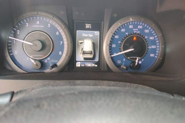 Used Toyota SIENNA  Odometer Close Up