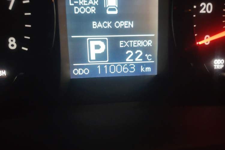 Used Toyota SIENNA 2015 3.5L Four-Wheel Drive L Odometer Close Up