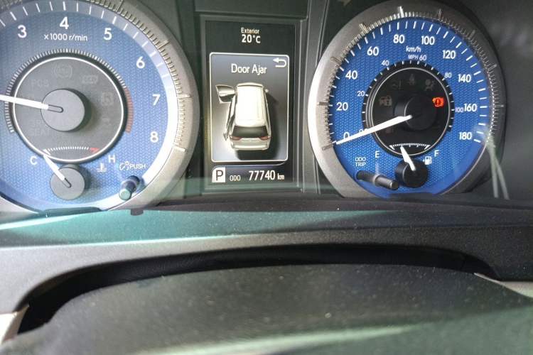 Used Toyota SIENNA 2015 3.5L Automatic 7-Seater Parallel Import Odometer Close Up
