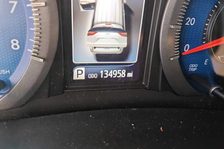 Used Toyota SIENNA  Odometer Close Up