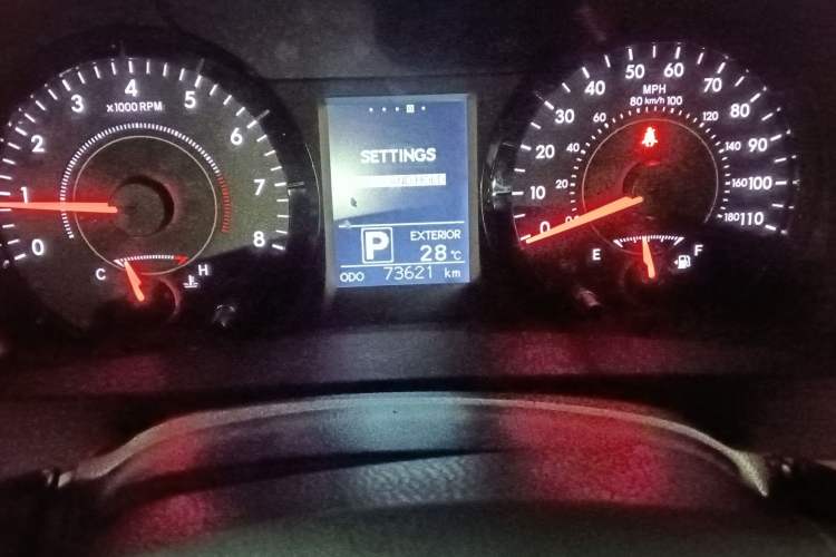 Used Toyota SIENNA 2015 3.5L Two-Wheel Drive LE Odometer Close Up