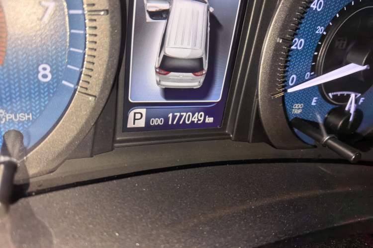 Used Toyota SIENNA 2015 3.5L Four-Wheel Drive L Odometer Close Up