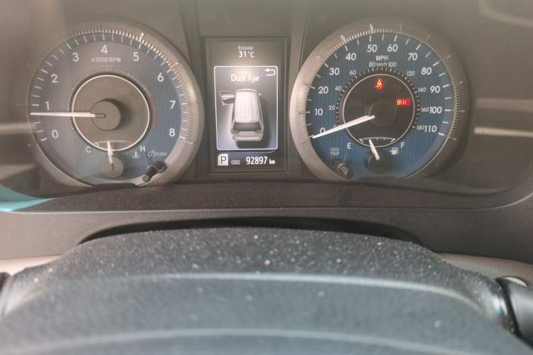 Used Toyota SIENNA  Odometer Close Up