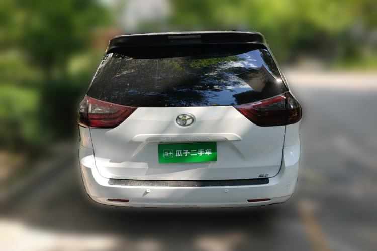 Used Toyota SIENNA 2015 3.5L Two-Wheel Drive LE Rear