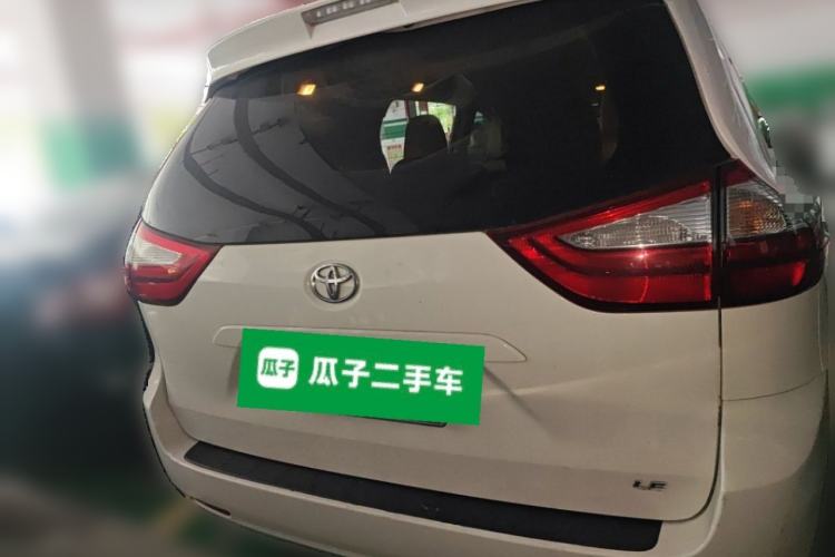 Used Toyota SIENNA 2015 3.5L Two-Wheel Drive LE Rear