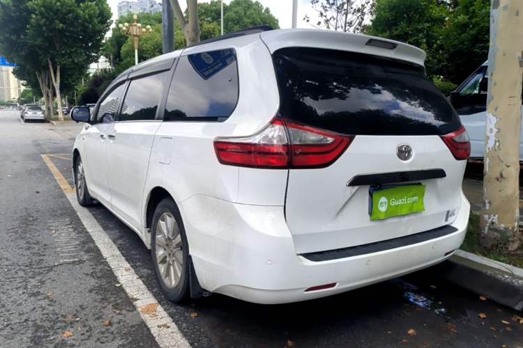 Used Toyota SIENNA 2015 3.5L Automatic 7-Seater Parallel Import Rear Left 45 Deg