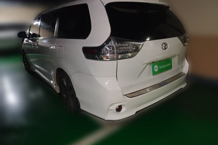 Used Toyota SIENNA 2015 3.5L Two-Wheel Drive LE U.S. Specification Rear Left 45 Deg