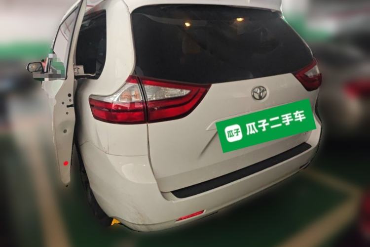 Used Toyota SIENNA 2015 3.5L Two-Wheel Drive LE Rear Left 45 Deg