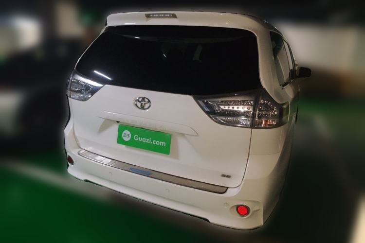 Used Toyota SIENNA 2015 3.5L Two-Wheel Drive LE U.S. Specification Rear Right 45 Deg