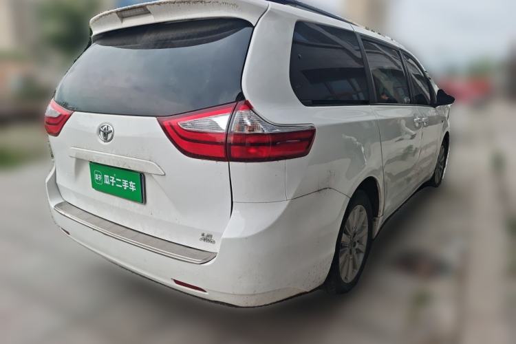 Used Toyota SIENNA 2015 3.5L 4WD LE Gasoline U.S. Specification Rear Right 45 Deg