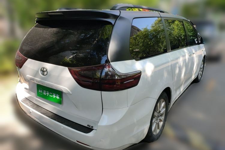 Used Toyota SIENNA 2015 3.5L Two-Wheel Drive LE Rear Right 45 Deg