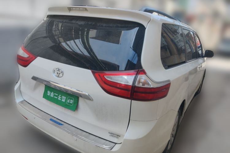 Used Toyota SIENNA  Rear Right 45 Deg