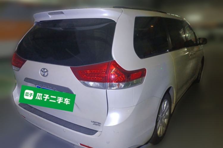 Used Toyota SIENNA  Rear Right 45 Deg