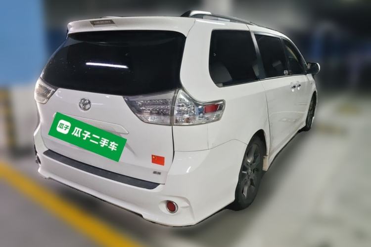 Used Toyota SIENNA  Rear Right 45 Deg