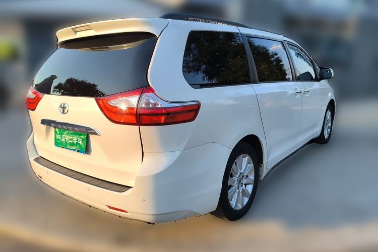 Used Toyota SIENNA  Rear Right 45 Deg