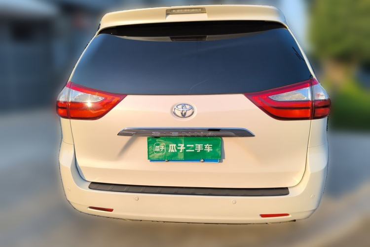 Used Toyota SIENNA  Rear