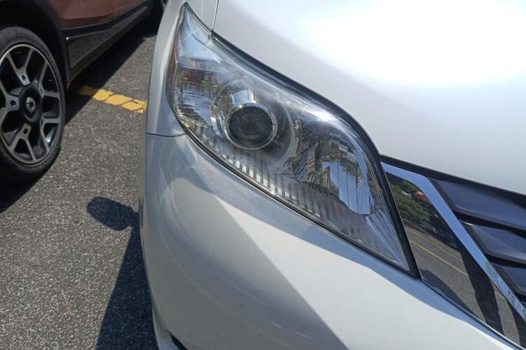 Used Toyota SIENNA 2015 3.5L Automatic 7-Seater Parallel Import Right Front Headlight