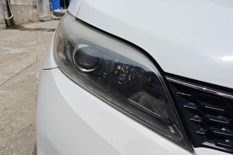 Used Toyota SIENNA  Right Front Headlight