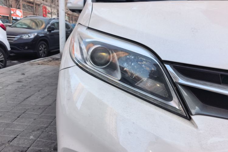 Used Toyota SIENNA 2015 3.5L Four-Wheel Drive L Right Front Headlight