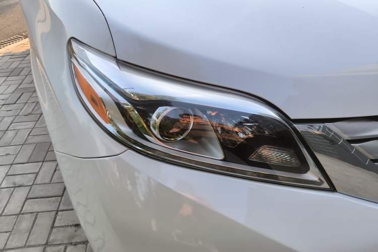 Used Toyota SIENNA  Right Front Headlight