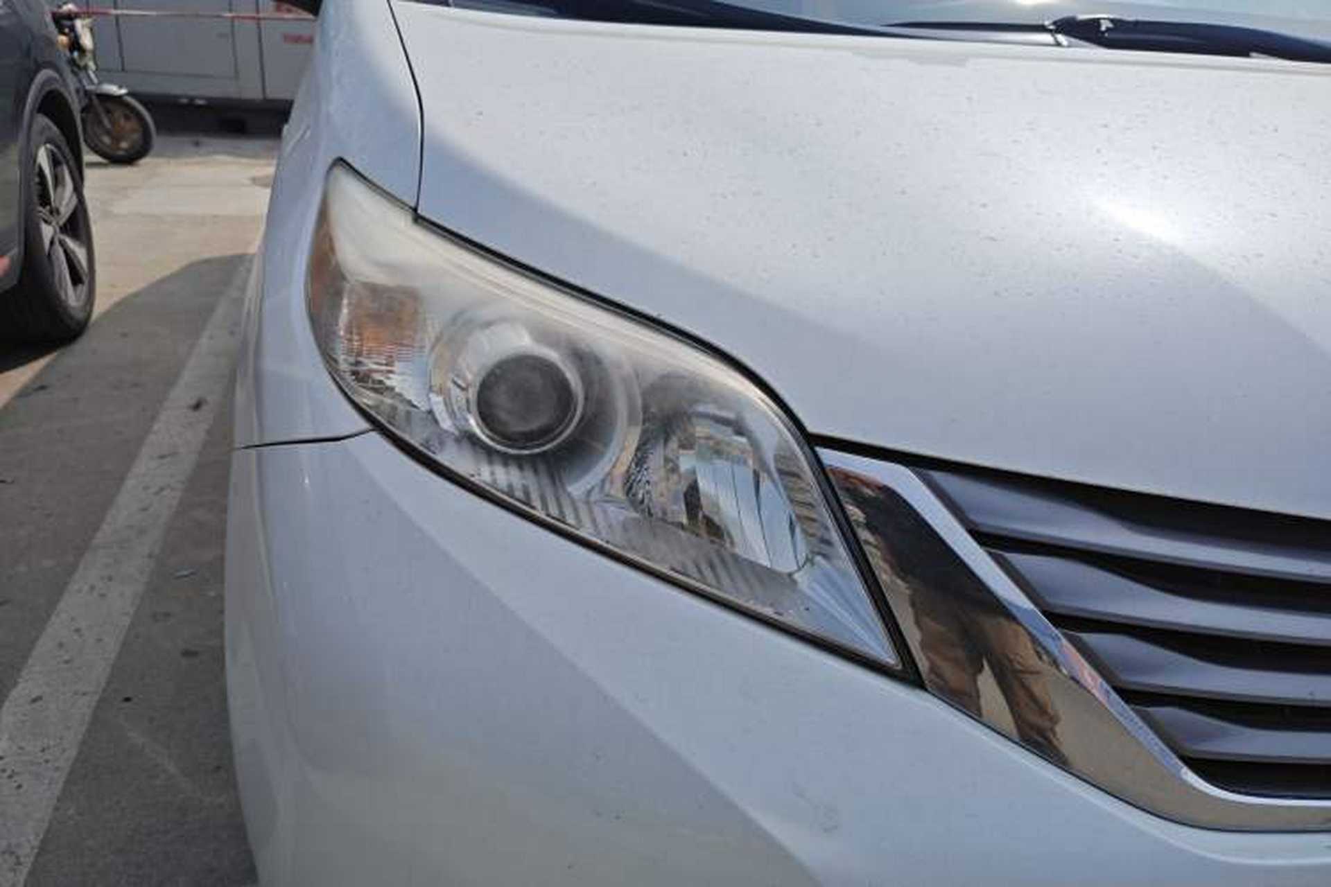 Used Toyota SIENNA  Right Front Headlight