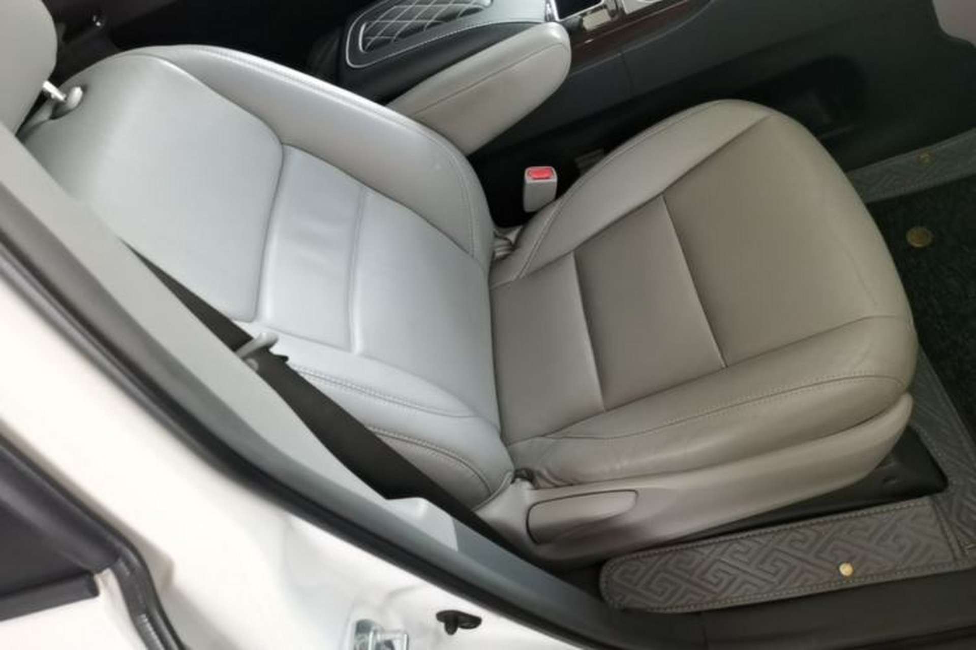 Used Toyota SIENNA 2015 3.5L Two-Wheel Drive L Version—U.S. Specification Right Front Seat
