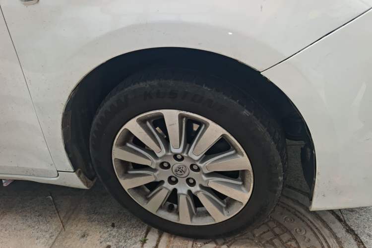Used Toyota SIENNA 2015 3.5L 4WD LE Gasoline U.S. Specification Right Front Wheel Hub