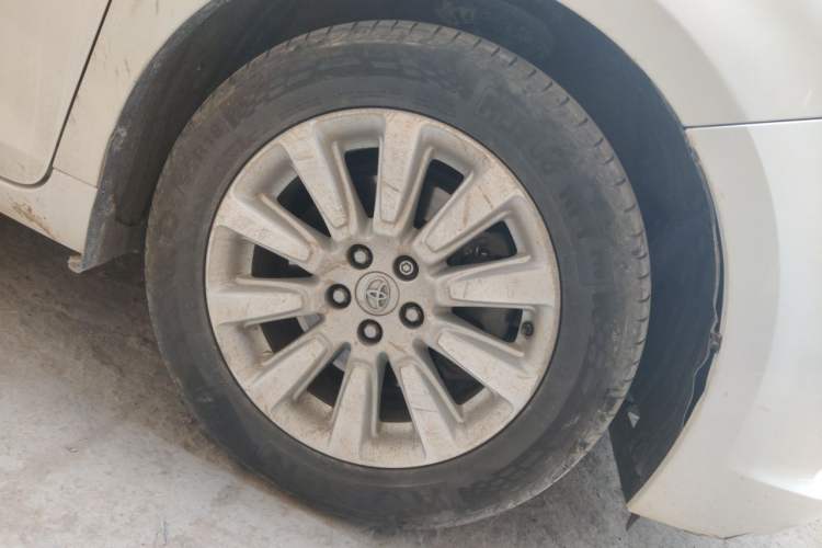 Used Toyota SIENNA  Right Front Wheel Hub