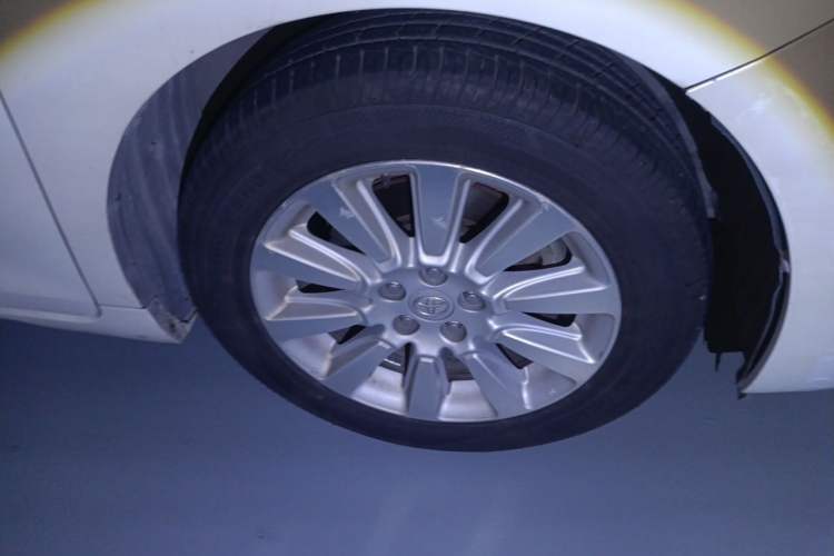 Used Toyota SIENNA  Right Front Wheel Hub
