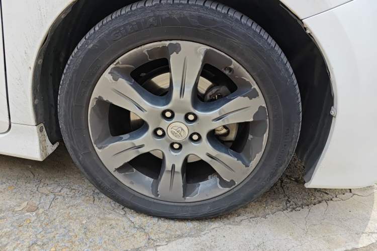 Used Toyota SIENNA  Right Front Wheel Hub